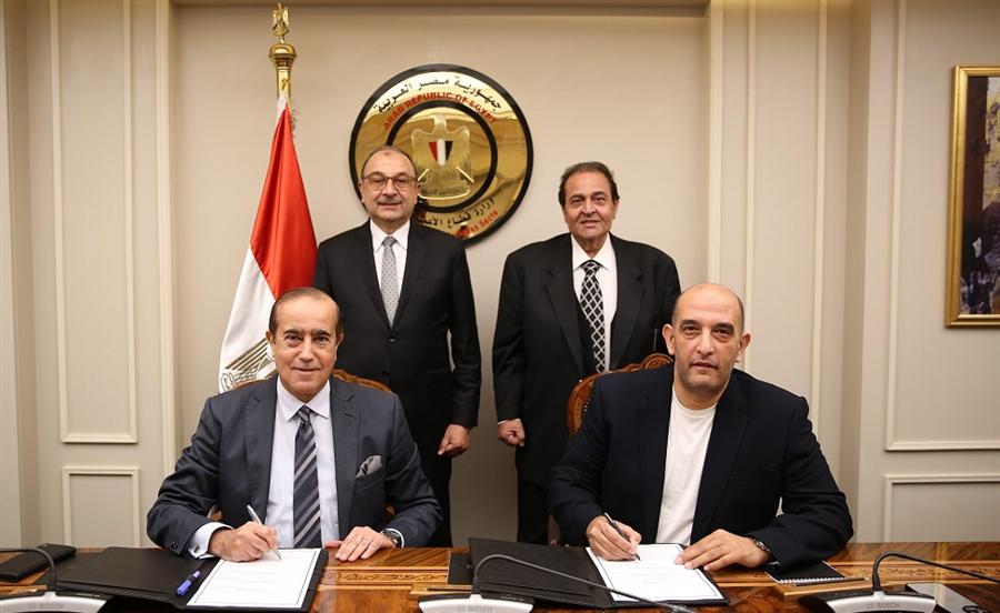 وزير قطاع الأعمال العام يشهد توقيع اتفاق تكميلي لتطوير قرية مجاويش بالغردقة